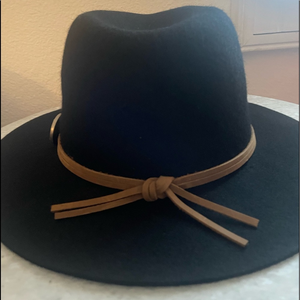 NWOT FRYE BLACK WOOL HAT